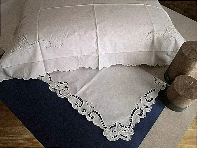 Elegant sheet in pure cotton with embroidery carved handmade