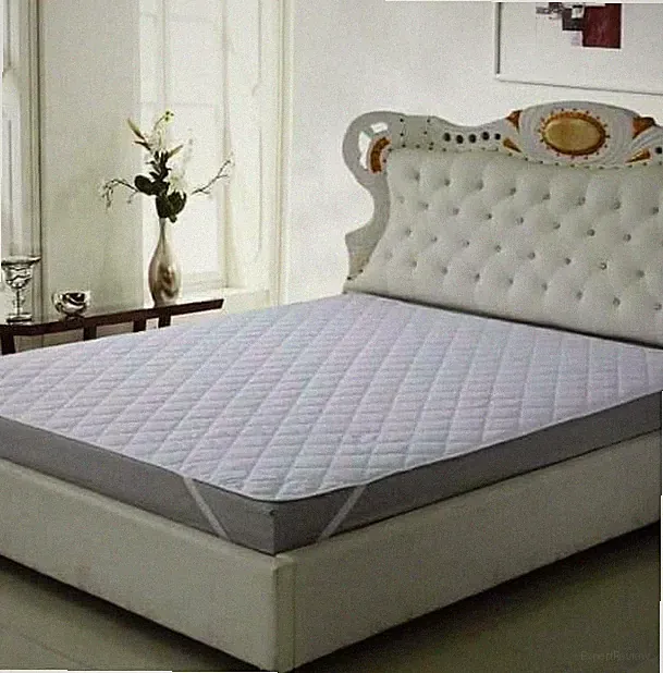 Fitted waterproof mattress protector