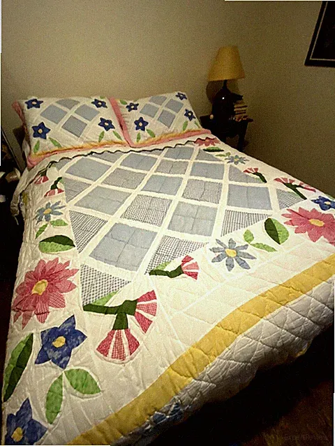 Handmade Quilt Pastels Flowers Comforter Bedspread 85x83 Full/Twin Shams