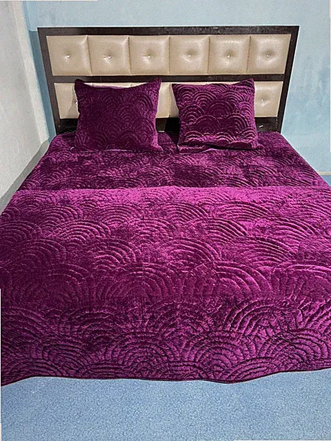 Handmade Velvet Lightweight Warm Comforter Wine Quilt for Bedroom
