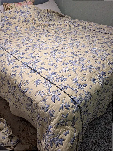 Vintage Custom Made Full Size Blue Asian Chinoiserie Quilted Bedspread & Skirt