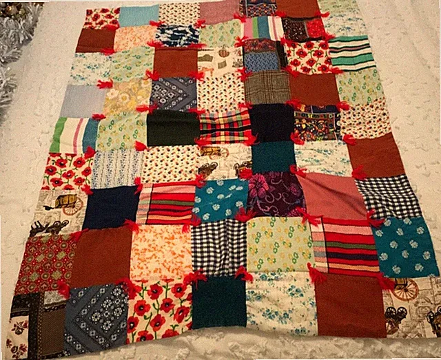 vintage handmade knotted block bed quilt throw lap blanket 44” x 34”