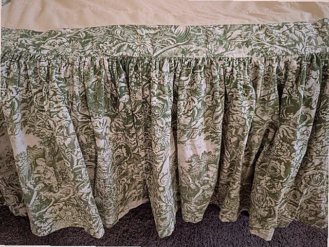 Vtg Twin Custom Dust Ruffle Bedskirt Green Ivory French Toile Fabric 17" Drop
